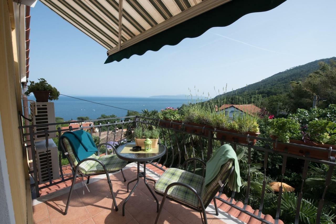Apartments Villa Zara Lovran Eksteriør bilde